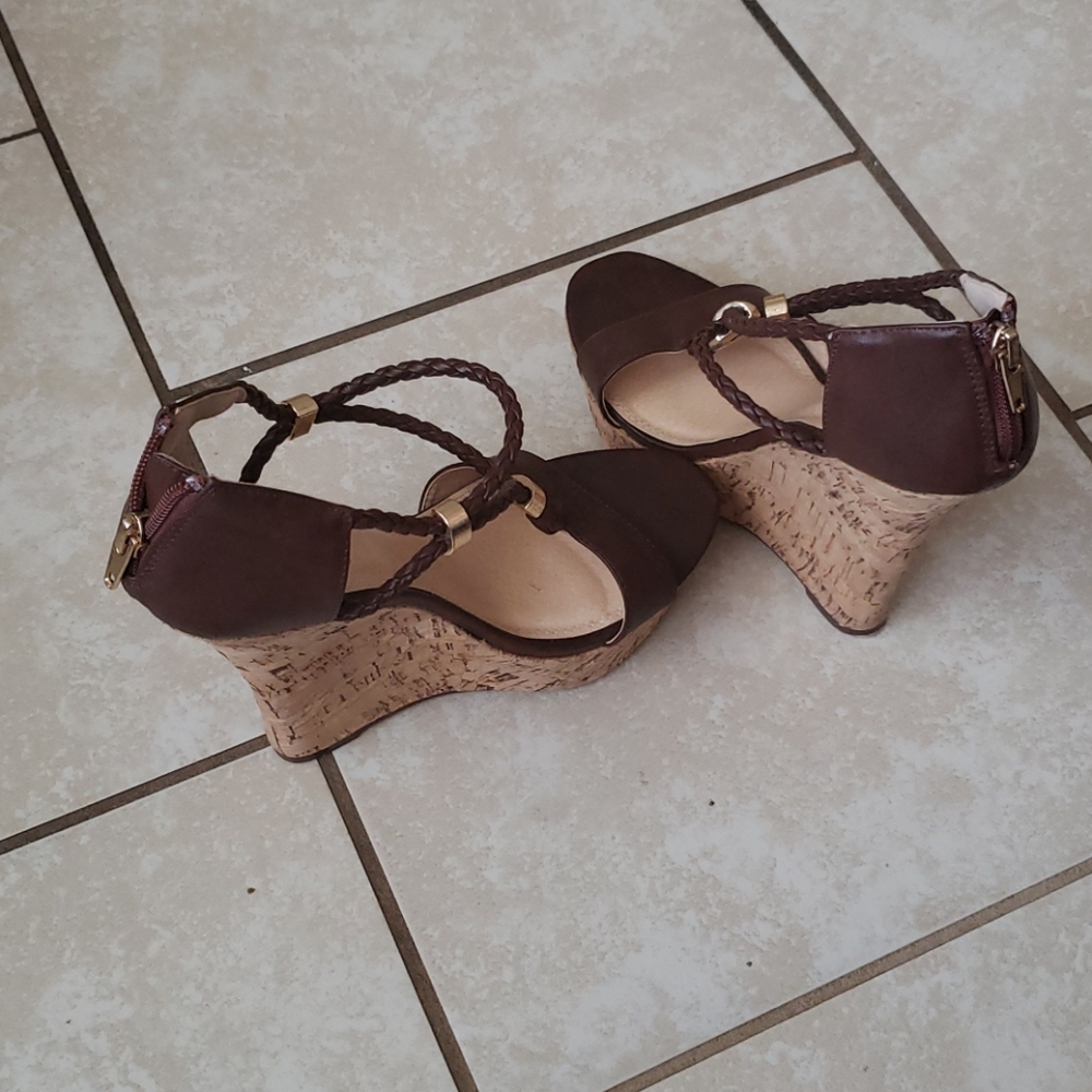 tan wedges with gold accent